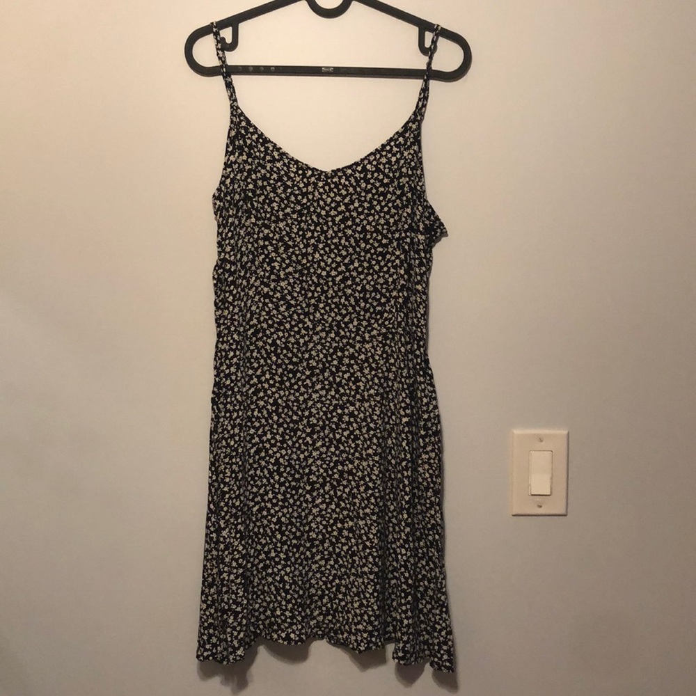 Uniqlo small flower dresses
